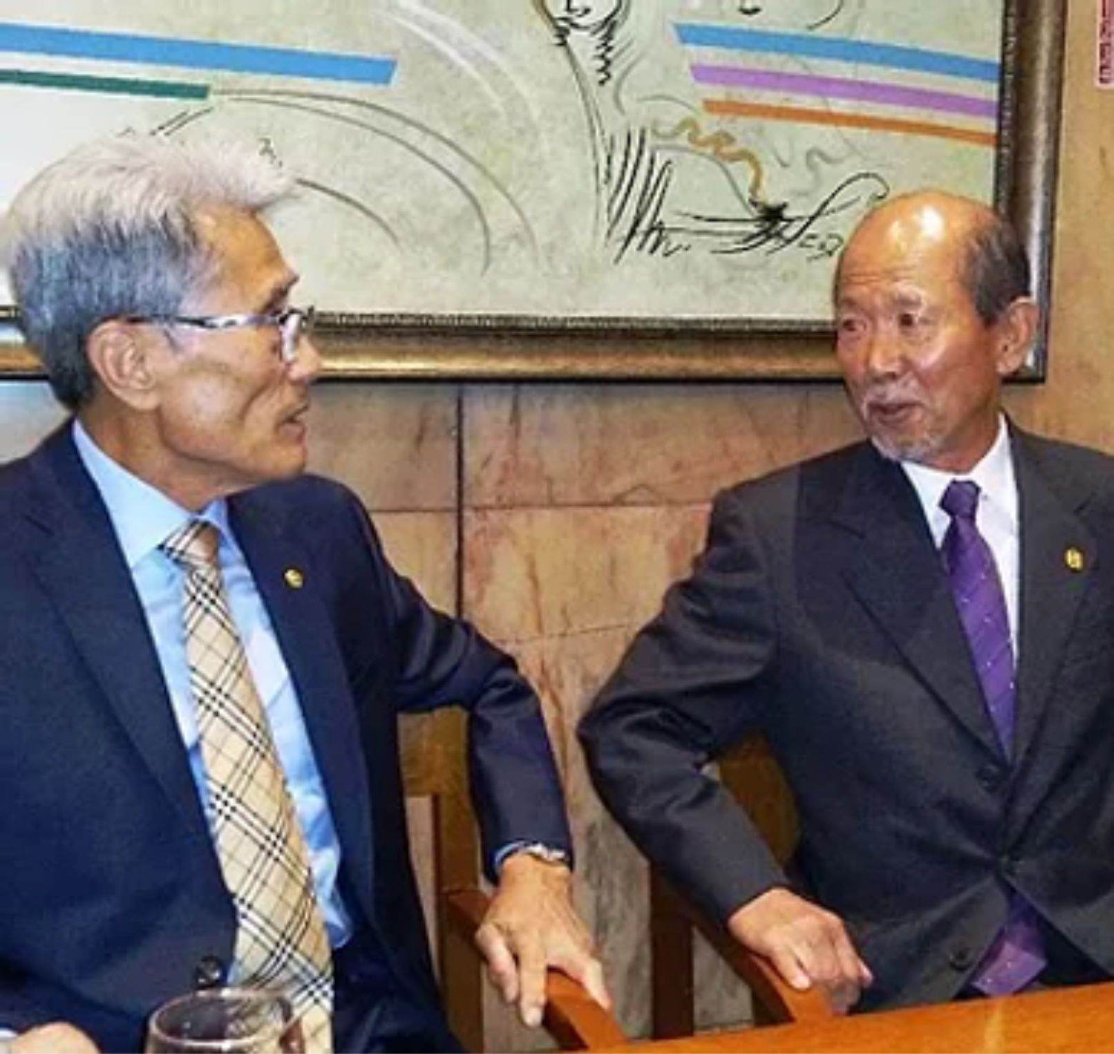 Jong Hwan Lee se encontra com o presidente H. C. Hwang